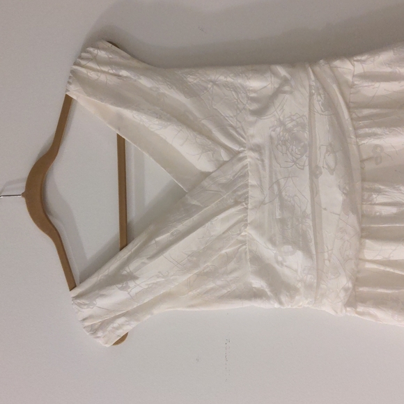 White off the shoulder dress - Picture 2 of 6